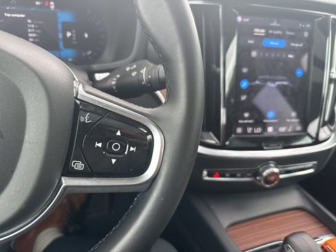 Used 2024 Volvo S60 B5 Plus image 20