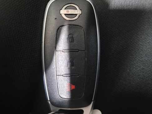 Used 2023 Nissan Rogue S image 32