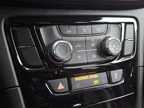 Used 2021 Buick Encore Preferred image 14