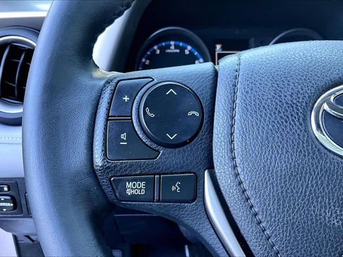 Used 2017 Toyota RAV4 XLE AWD/4WD image 23