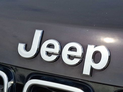 Used 2021 Jeep Grand Cherokee Limited w/ Sun & Sound Group AWD/4WD image 29