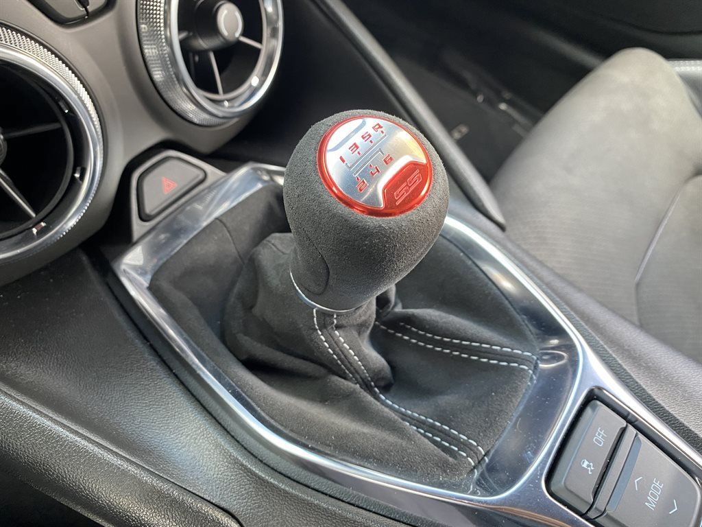 Used 2020 Chevrolet Camaro SS RWD image 9