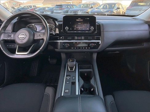 Used 2025 Nissan Pathfinder SV image 14