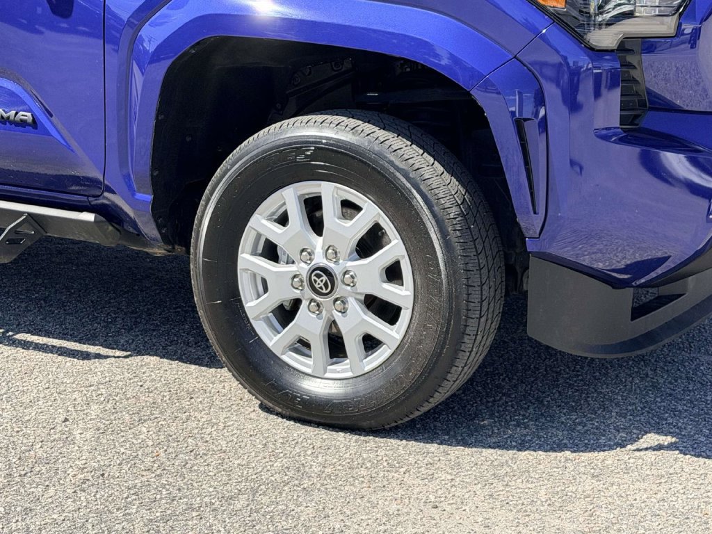 Certified 2025 Toyota Tacoma SR5 AWD/4WD image 25