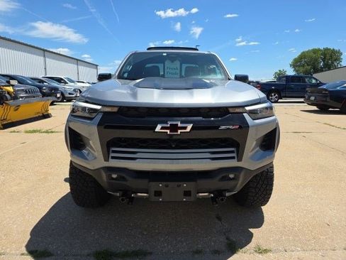 Used 2024 Chevrolet Colorado ZR2 w/ Technology Package AWD/4WD image 2