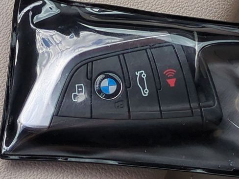 Certified 2022 BMW 330i xDrive Sedan w/ Premium Package 2 AWD/4WD image 33