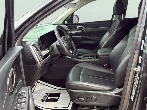 Used 2024 Kia Sorento S FWD image 13