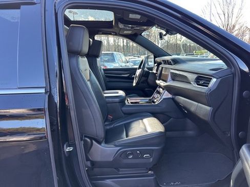 Used 2021 GMC Yukon Denali w/ Denali Premium Package image 16