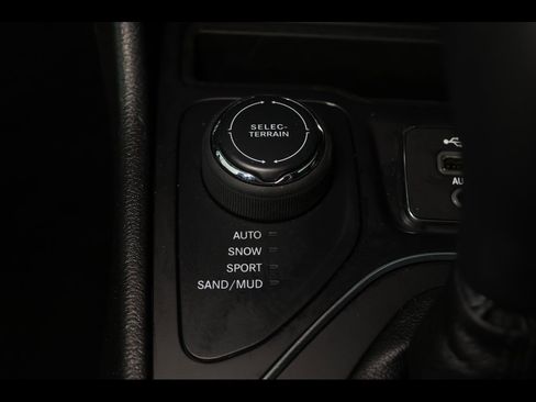 Used 2022 Jeep Cherokee Latitude Lux w/ Sun & Sound Group image 27