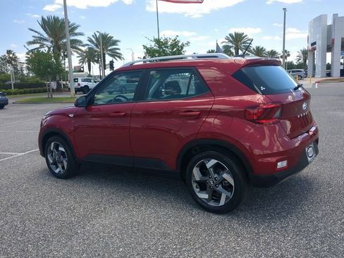 Used 2025 Hyundai Venue SEL FWD image 6