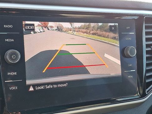 Used 2022 Volkswagen Atlas Cross Sport SE w/ Panoramic Sunroof Package image 4