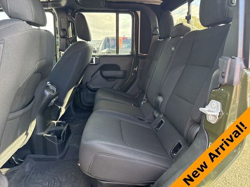 Used 2022 Jeep Gladiator Sport image 11