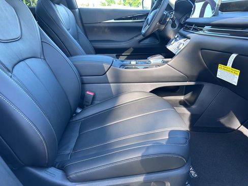 Certified 2025 INFINITI QX60 Pure image 37