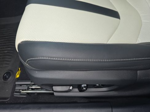 Used 2025 Lexus ES 350 F Sport FWD image 16