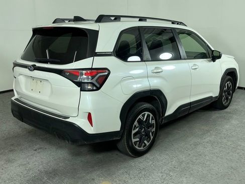 Used 2025 Subaru Forester Premium w/ Convenience Package #1 image 3