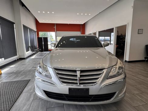 Used 2012 Hyundai Genesis 3.8 RWD image 5