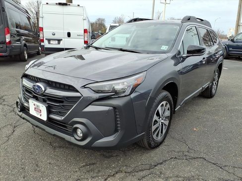 Certified 2025 Subaru Outback Premium image 3