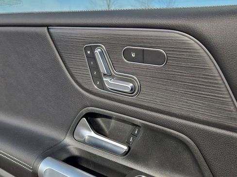 New 2026 Mercedes-Benz GLB 250 4MATIC image 21