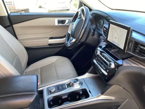 Used 2021 Ford Explorer Limited w/ Hybrid Equipment Group 310A AWD/4WD image 26