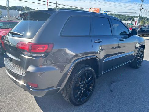Used 2020 Jeep Grand Cherokee Altitude AWD/4WD image 5