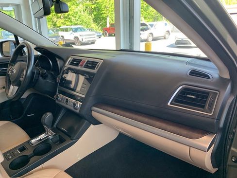 Used 2017 Subaru Outback 2.5i Limited AWD/4WD image 19