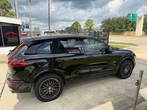 Used 2017 Porsche Cayenne Platinum Edition image 6