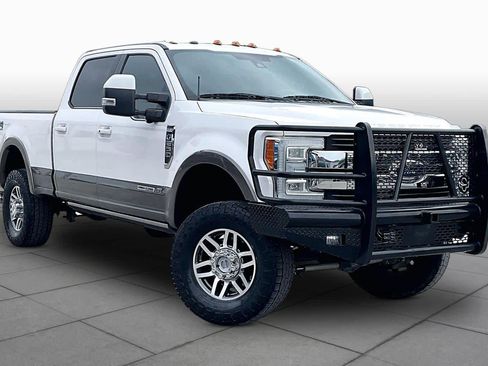 Used 2018 Ford F250 King Ranch w/ King Ranch Ultimate Package AWD/4WD image 3