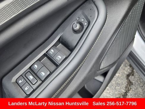 Used 2023 Jeep Grand Cherokee Laredo image 23