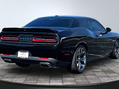 Used 2015 Dodge Challenger R/T w/ Quick Order Package 22B R/T RWD image 2