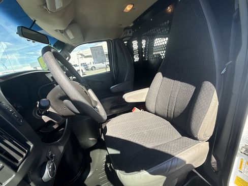 Used 2024 Chevrolet Express 2500 w/ Driver Convenience Package RWD image 16