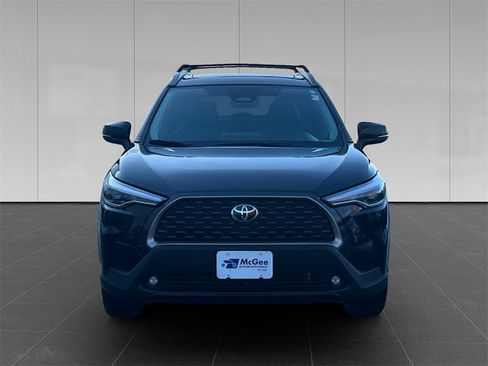 Used 2024 Toyota Corolla Cross XLE w/ Convenience Package image 8