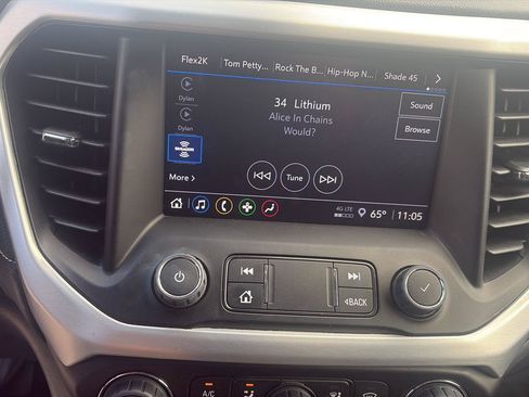 Used 2023 GMC Acadia SLE w/ Elevation Edition FWD image 17