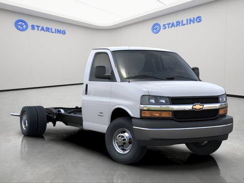 New 2026 Chevrolet Express 4500 w/ Power Convenience Package RWD image 8