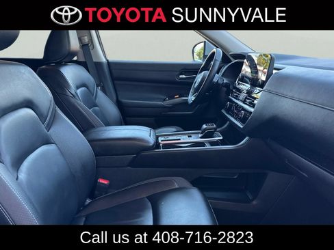 Used 2025 Nissan Pathfinder SL FWD image 21