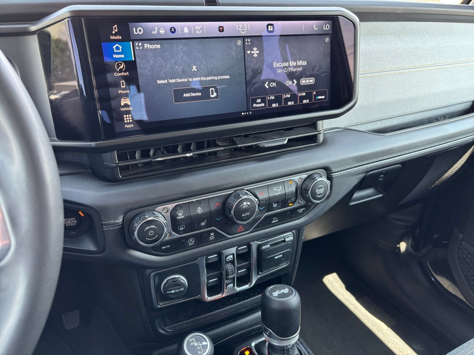 Used 2025 Jeep Wrangler Unlimited Sahara AWD/4WD image 16