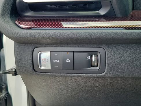 Used 2025 Chevrolet Traverse RS FWD image 22