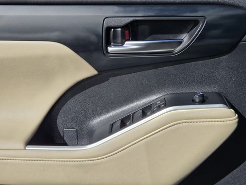 Used 2024 Toyota Highlander XLE image 34