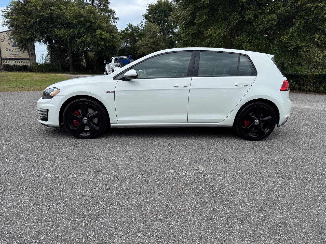 Used 2016 Volkswagen GTI SE w/ Lighting Package (SEL) FWD image 10