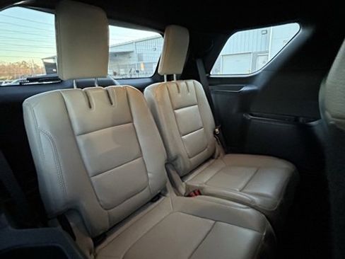 Used 2019 Ford Explorer Limited w/ Class III Trailer Tow Package image 7