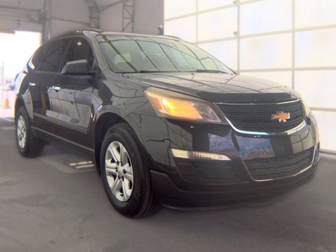 Used 2017 Chevrolet Traverse LS FWD image 3