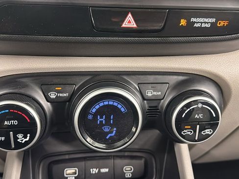 Used 2024 Hyundai Venue SEL image 26