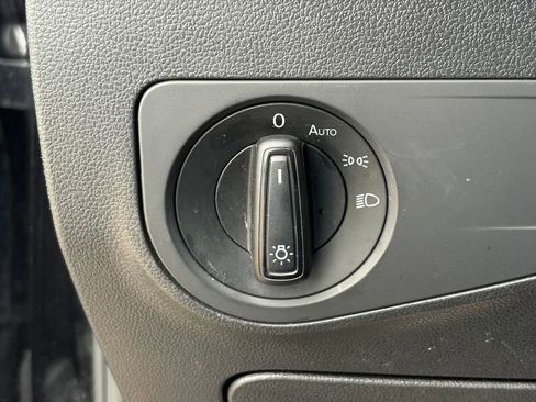 Used 2021 Volkswagen Tiguan S FWD image 19