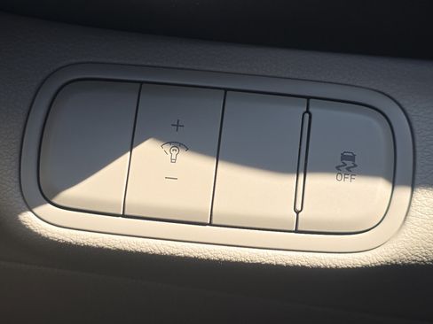 Certified 2024 Hyundai Venue SEL FWD image 26