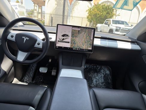Used 2021 Tesla Model Y Long Range AWD/4WD image 18