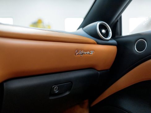 Used 2016 Ferrari California T image 72