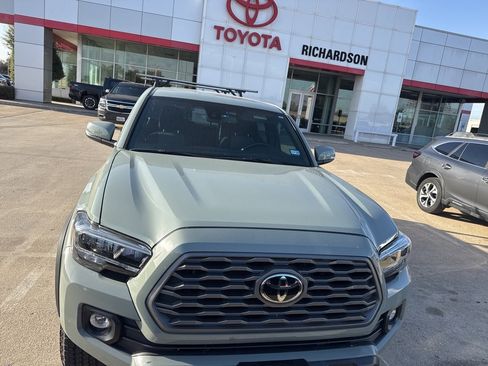 Used 2023 Toyota Tacoma TRD Off-Road image 2