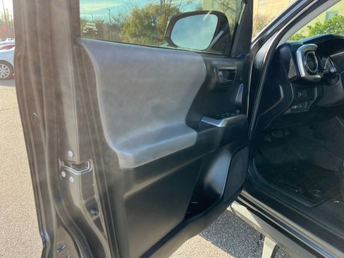 Certified 2022 Toyota Tacoma SR5 w/ Technology Package image 32