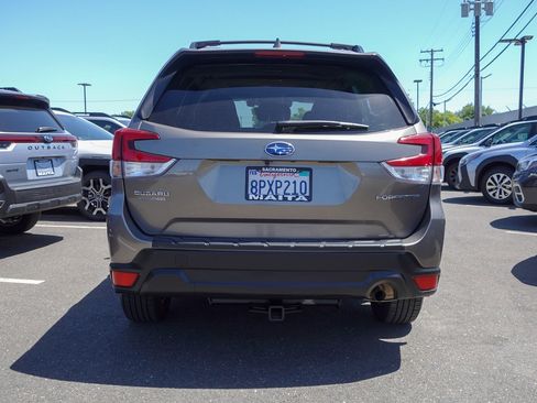 Used 2020 Subaru Forester Premium AWD/4WD image 6