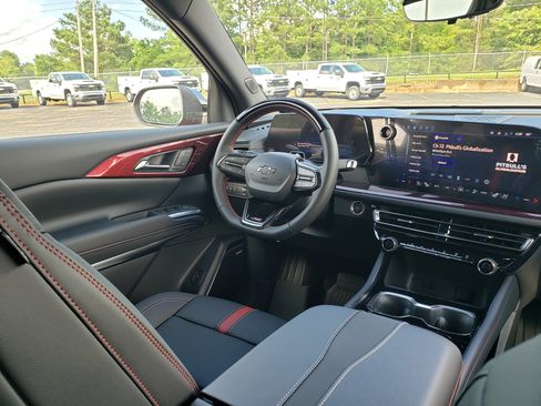 New 2026 Chevrolet Traverse RS w/ LPO, Floor Liner Package FWD image 39