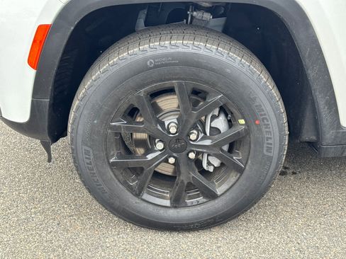 New 2026 Jeep Grand Cherokee Altitude AWD/4WD image 10